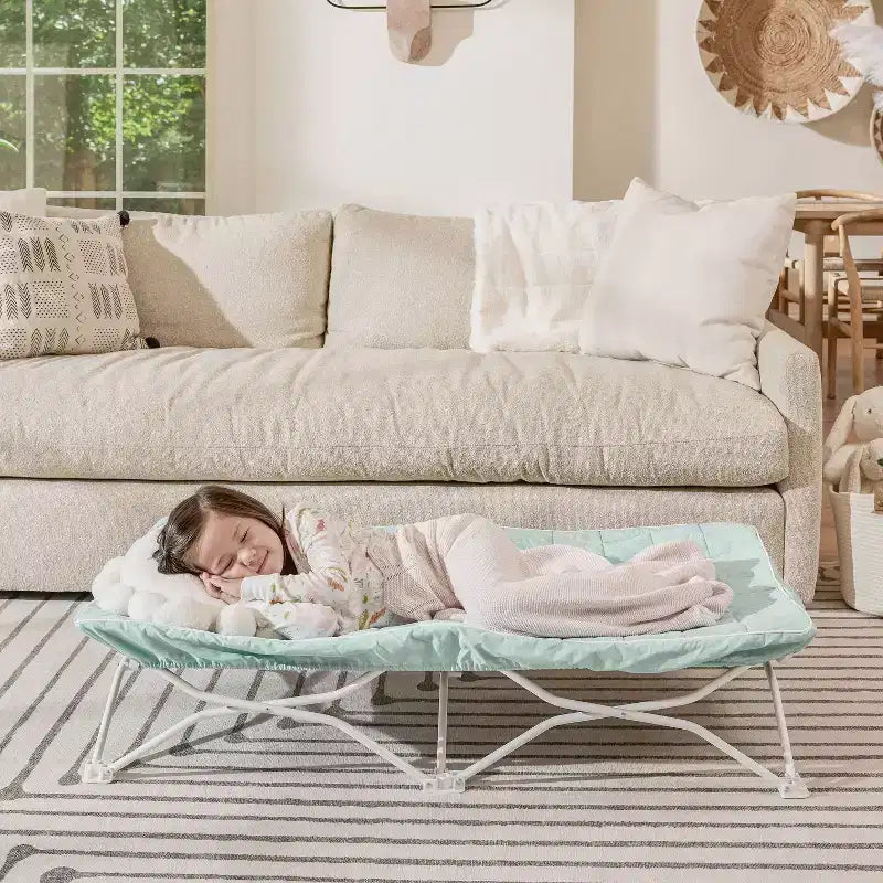 Lit de camp portable pour enfant avec drap matelassé imperméable, cadre en métal, vert clair, 2-5 ans