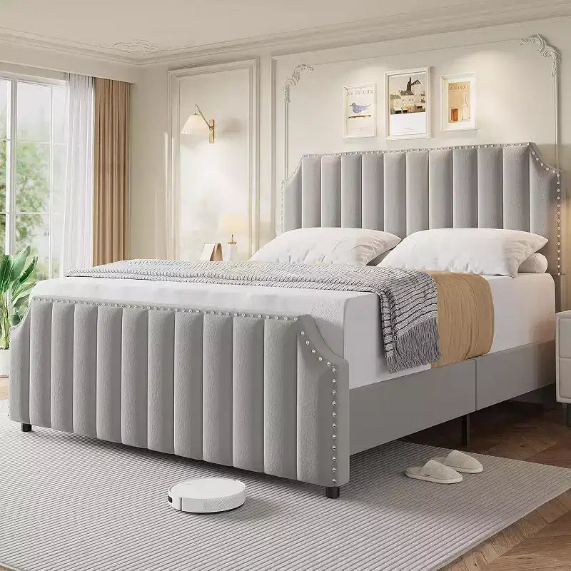 Cadre de lit plateforme Queen Size en velours avec tête et pied de lit touffetés à canaux de 50,2" de hauteur, garniture cloutée, gris