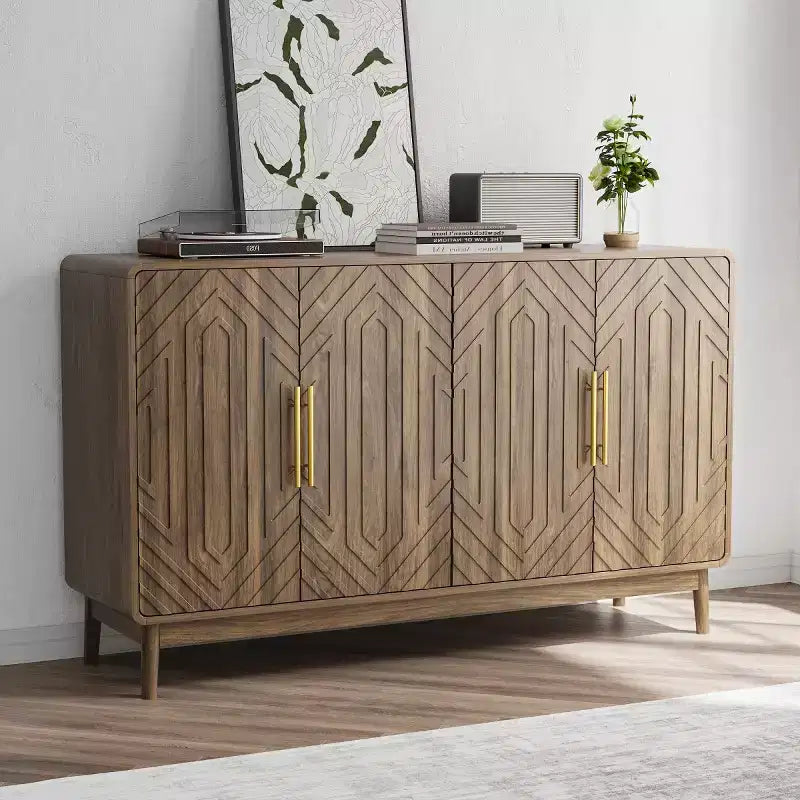 Buffet en noyer Mid-Century Modern avec 4 portes, motifs géométriques sculptés et poignées dorées