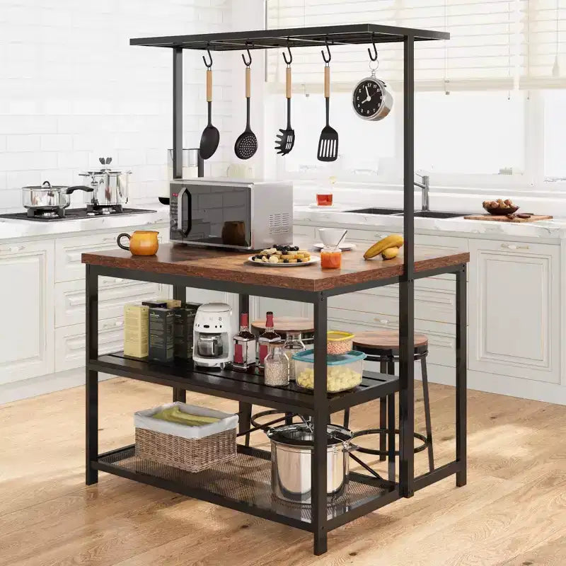Étagère de cuisine de 47 po avec prise de courant, îlot de cuisine et support à micro-ondes à 3 tablettes au fini bois, capacité de 181 kg