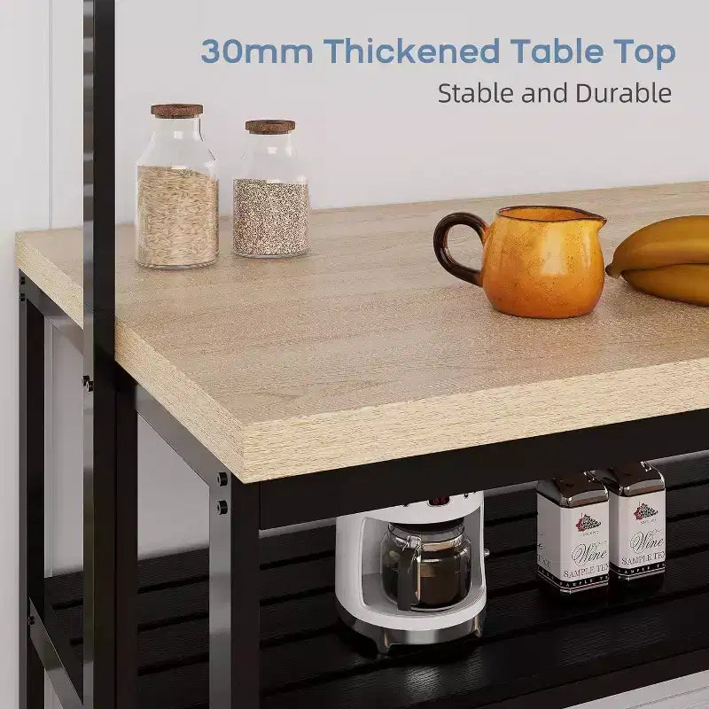 Étagère de cuisine de 47 po avec prise de courant, îlot de cuisine et support à micro-ondes à 3 tablettes au fini bois, capacité de 181 kg