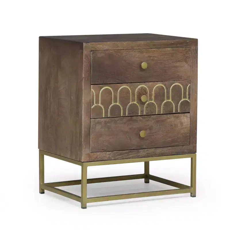 Table de chevet à 3 tiroirs en bois de manguier avec motif écaille de poisson doré et pieds en fer, style moderne du milieu du siècle