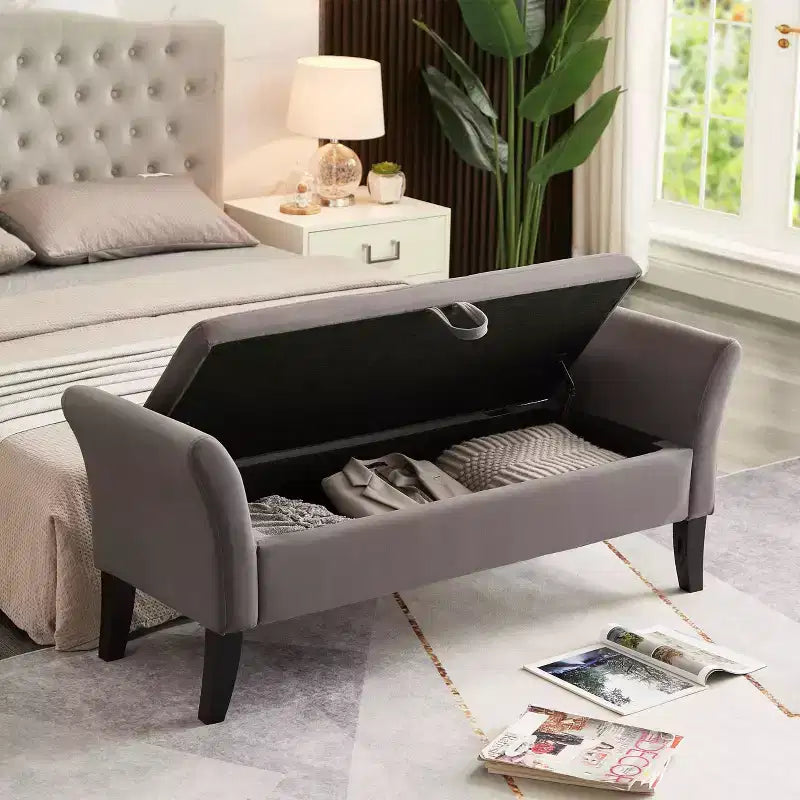 Banc de rangement capitonné en velours avec accoudoirs incurvés et pieds en bois massif, Pouf gris