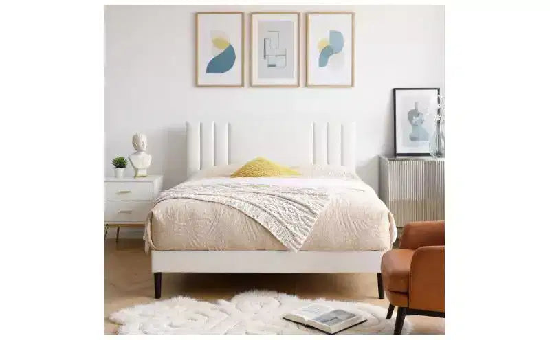 Cadre de lit plateforme King Size avec tête de lit en similicuir et lattes en bois, sans sommier à ressorts
