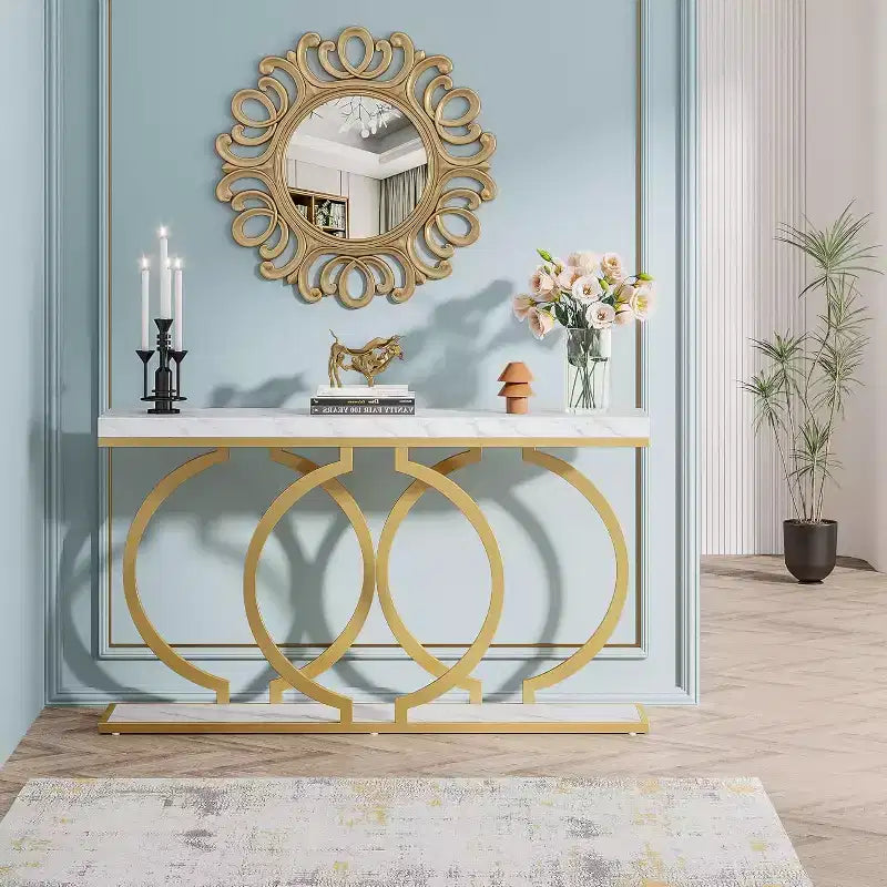 Table console dorée de 140 cm avec plateau en faux marbre et cadre métallique géométrique, capacité de 100 kg
