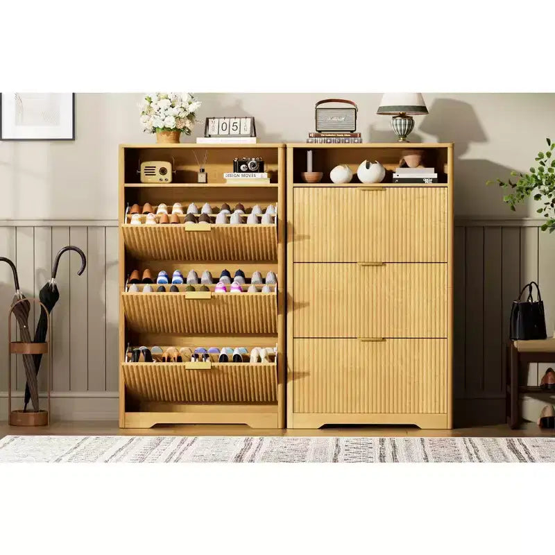 Meuble à chaussures autoportant de 137 cm de haut avec 3 tiroirs basculants et étagères réglables, Naturel, Contenance 30 paires