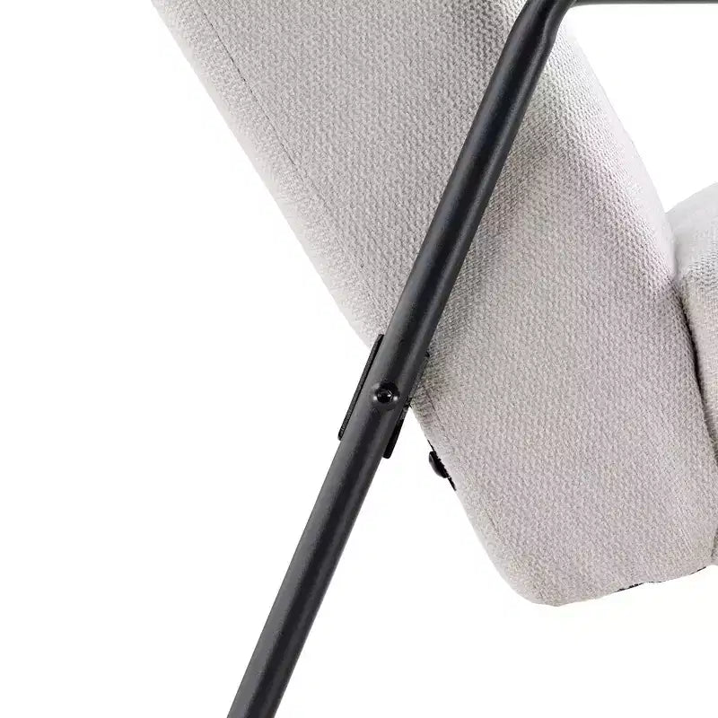 Fauteuil rembourré avec accoudoirs, inclinaison à 120° et coussin en mousse haute densité, flanelle blanche
