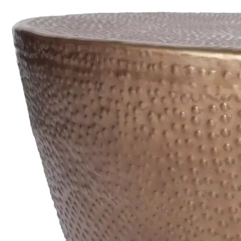 Table basse ronde en aluminium de style marocain avec texture organique, finition noire