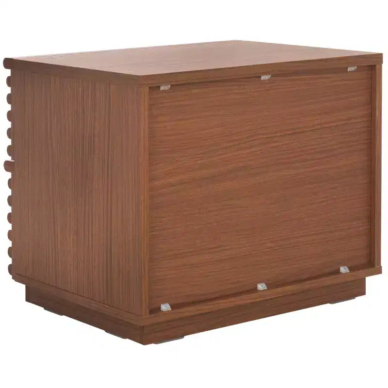 Table de chevet à 2 tiroirs avec détails en bois cannelé et pieds fuselés, finition noyer