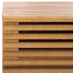 Table de chevet à 2 tiroirs avec détails en bois cannelé et pieds fuselés, finition noyer