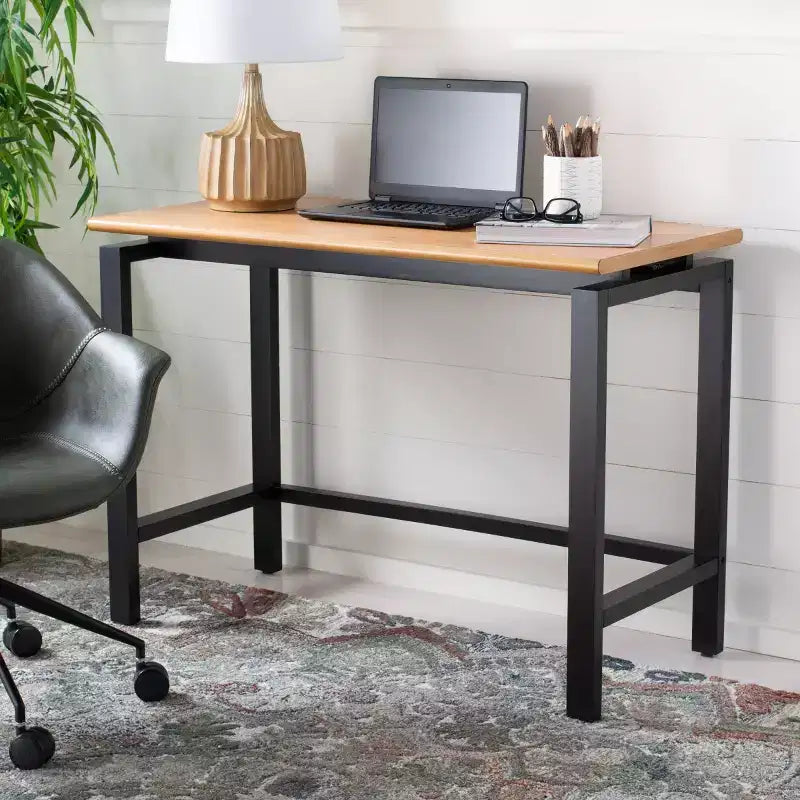 Bureau industriel avec détails encastrés, plateau en bois naturel et piétement noir